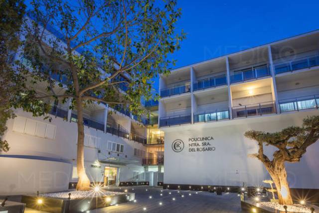 Policlínica del Rosario de Ibiza donde permanece ingresado el agresor.