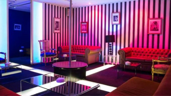 El club erótico donde fue encontrado el hombre.