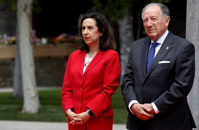 La ministra de Defensa, Margarita Robles, con el director del CNI, Félix Sanz, el pasado 2 de julio en Madrid.