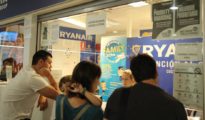Pasajeros en los mostradores de Ryanair, en el aeropuerto de Madrid-Barajas (Atlas)