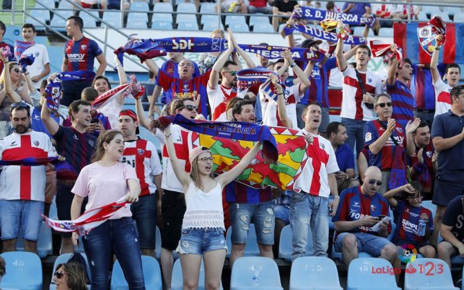 Aficionados de la SD Huesca