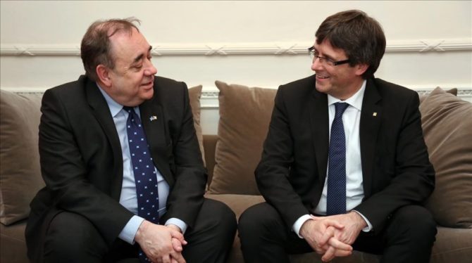 Alex Salmond y Carles Puigdemont.