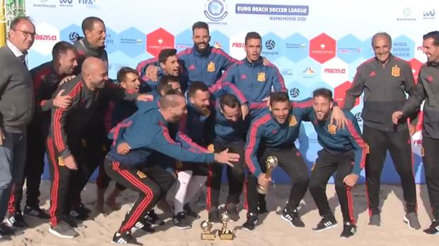 La selección española de fútbol playa celebra la conquista del Europeo