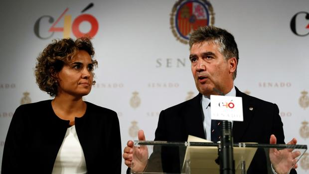 Ignacio Cosidó junto a Dolors Montserrat, durante la rueda de prensa que ofrecieron