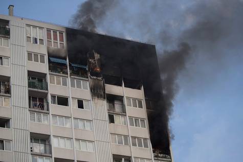Indencio en el edificio de Aubervilliers en el que murieron una mujer embarazada y sus tres hijos.