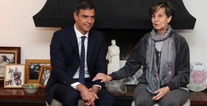 Pedro Sánchez y la senadora Isabel Allende.