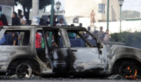 Imagen del vehículo quemado donde transportaban a los acusados