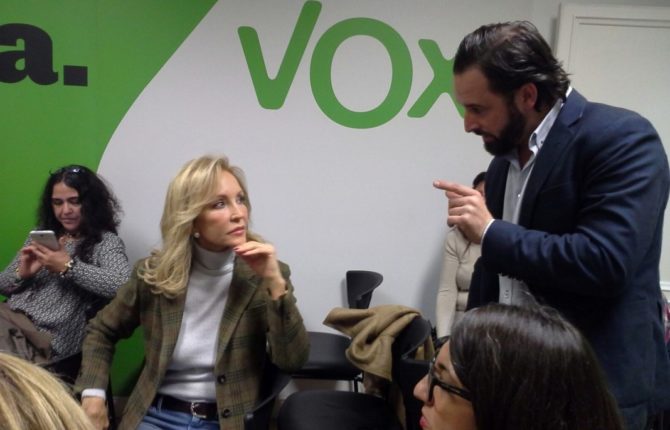 Abascal conversa con Carmen Lomana (Actuall)