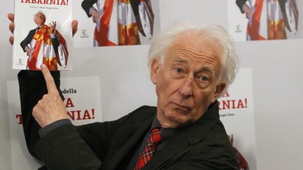 Boadella posando con su libro «¡Viva Tabarnia!»