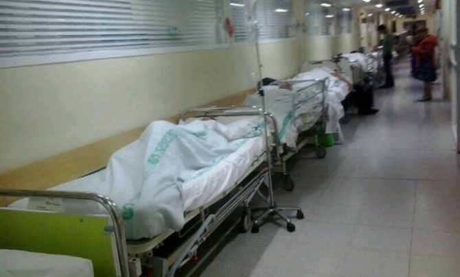 Camas en los pasillos de Urgencias del Hospital de Toledo