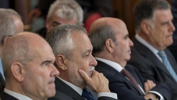 Los expresidentes Chaves y Griñán y los exconsejeros Zarrías y Viera, en el juicio