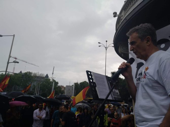 El articulista de AD Laureano Benítez se dirige a los asistentes.