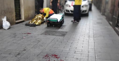 Sangre en las calles del Raval tras la agresión