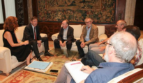 Imagen de Ximo Puig junto a la junta directiva de ACPV tomada este lunes en el Palau de la Generalitat