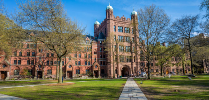 Universidad de Yale.
