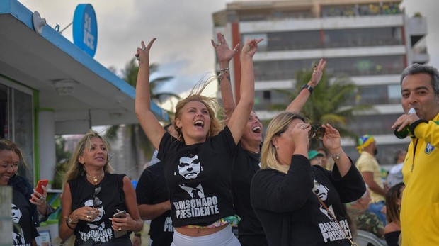 Ciudadanos brasileños celebran la victoria de Bolsonaro