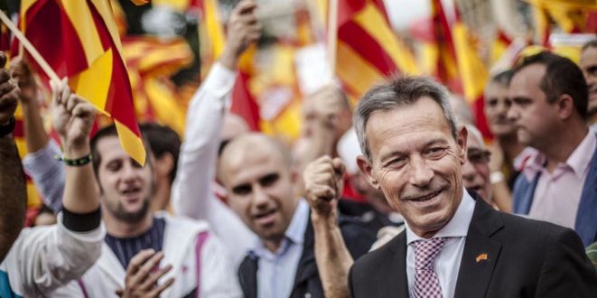 Anglada, en primer término.