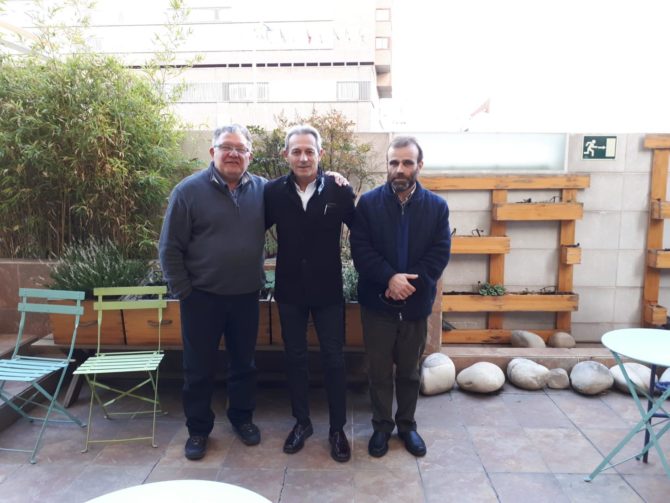 Josep Anglada con los ex líderes de Vox en Badajoz (i) y Álava (d)