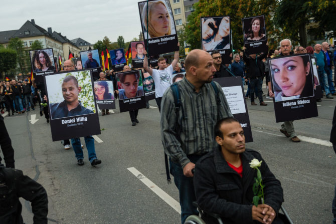 Manifestación silenciosa organizada por Alternativa por Alemania (AfD) en memoria de las víctimas de los crímenes violentos perpetrados por migrantes. Chemnitz, Alemania, 1 de septiembre de 2018.