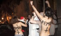 Dos activistas de Femen, en un ataque contra la Iglesia en Madrid