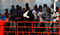 Inmigrantes ilegales a su llegada al puerto de Málaga.