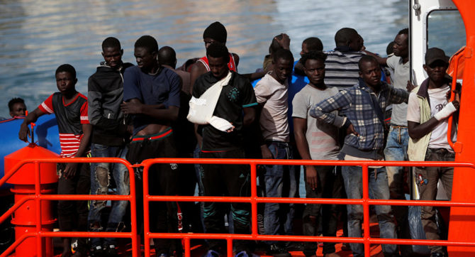 Inmigrantes ilegales a su llegada al puerto de Málaga.