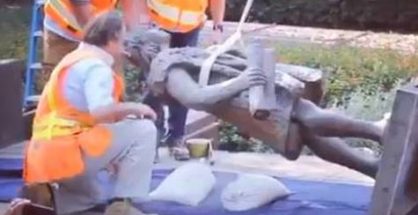 Retirada de la estatua de Cristóbal Colón en Los Ángeles