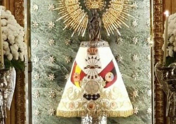 El manto de la Virgen del Pilar donado por Falange Española / HOY ARAGÓN