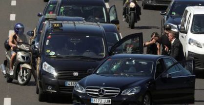 Una disputa entre taxistas y particulares Barcelona.