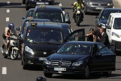 Una disputa entre taxistas y particulares Barcelona.