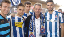 Josep Anglada, con aficionados del Espanyol.