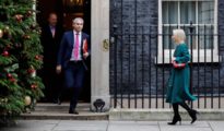 Los ministros del Gobierno desfilaron durante todo el día por el 10 de Downing Street