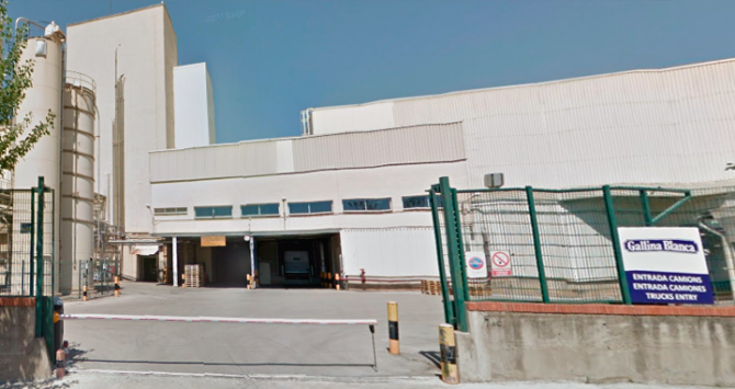 Una de las entradas de la fábrica de Gallina Blanca en Sant Joan Despí (Barcelona)