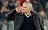 Gesto de provocación de Mourinho tras la victoria del Manchester United contra la Juventus.
