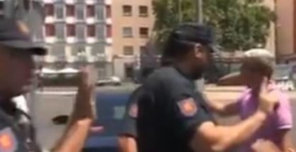 Un conductor de VTC amenaza a un taxista con darle una puñalada y con cortarle el cuello/ Telemadrid