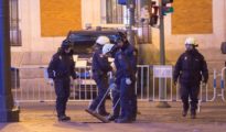 Agentes de la Policía evalúan la Puerta del Sol antes de las campanadas