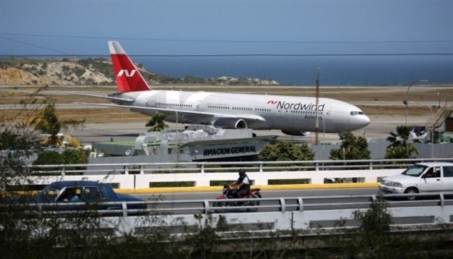 El Boeing 777, matrícula VP-BJG, de Nordwind aparcado en el aeropuerto internacional de Caracas