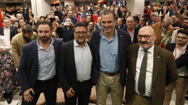 Abascal, Serrano y Ortega Smith, en un acto electoral de Vox