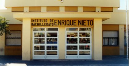 Fachada del IES "Enrique Nieto"