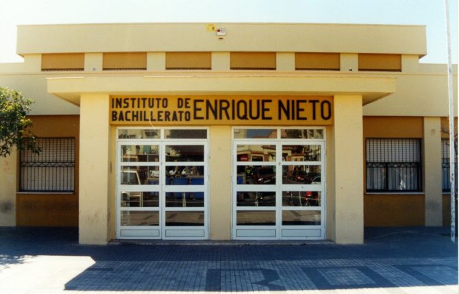 Fachada del IES "Enrique Nieto"