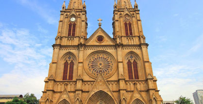 Con el reciente acuerdo firmado entre el Vaticano y el régimen chino, el papa Francisco ha rendido parcialmente el control de la Iglesia católica china al Partido Comunista de China. En la imagen, la catedral del Sagrado Corazón de Guangzhú.
