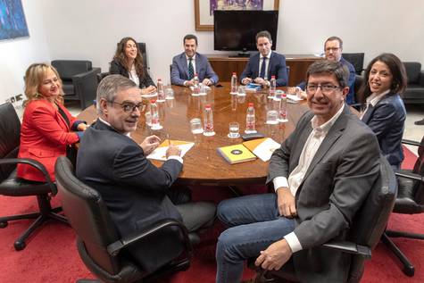Los equipos negociadores del PP y Ciudadanos en Andalucía.