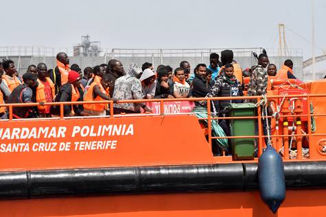 Imagen de archivo del traslado de personas rescatadas en el mar de Alborán que viajaban en patera.