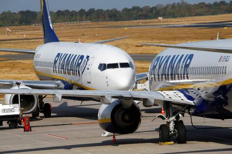 Cerca de 1.900 trabajadores del colectivo de auxiliares de vuelo en España están llamados a la huelga 