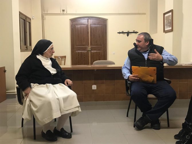 Sor Lucía Caram y Armando Robles.