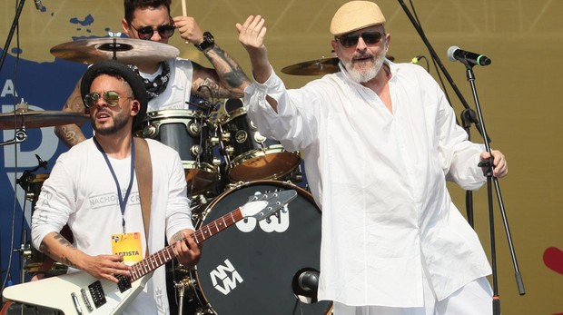 El cantante Miguel Bosé se presenta en el concierto por Venezuela en Cúcuta (Colombia)