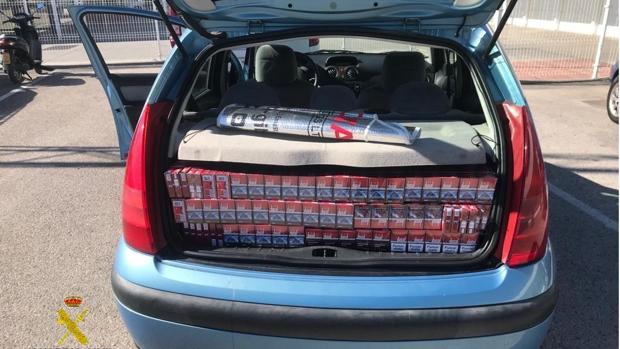 Uno de los tres vehículos cargados de tabaco intervenidos esta semana en la Aduana de La Línea 