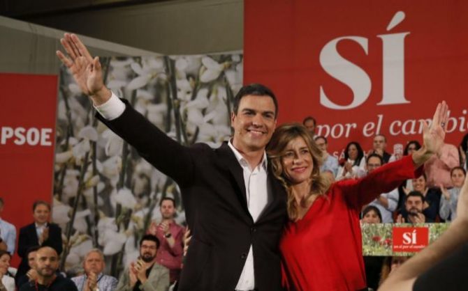 Pedro Sánchez y su mujer