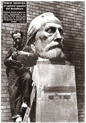 Barral y el busto de Pablo Iglesias.