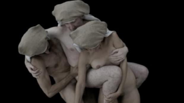 Costaleros desnudos en la representación 